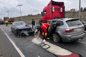 Accident rutier pe centura ocolitoare a municipiului Suceava. Patru persoane rănite