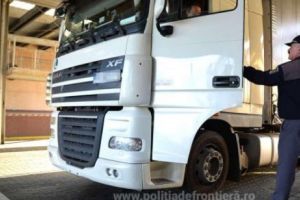 Cozi imense de tir-uri la ieşirile spre Ungaria