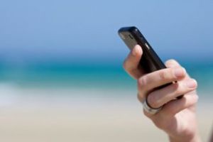 Telefonil mobil, principala cauză de gelozie la români 