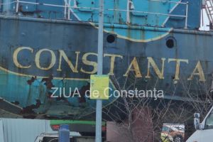 FOTO+VIDEO.A inceput dezafectarea vaporasului de la Pescarie, Constanta 