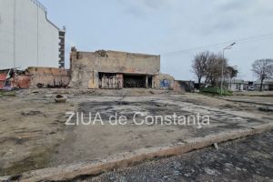 FOTO+VIDEO. Știri Constanta. Cum arata statiunea Mamaia, la inceput de sezon estival. Schele de constructii si cladiri dezafectate 
