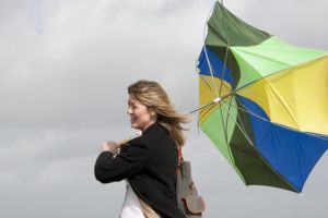 Weekend cu vânt puternic în România: a fost emis Cod Galben