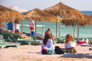 Noi baruri de plaja in Mamaia pentru Blue Beach SRL. Investitorul, legat de epoca Mazare si de mastodontul din Piata Ovidiu