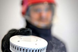 Viaţă protejată în Argeş: 500 de case din 10 localităţi primesc detectoare de fum şi monoxid