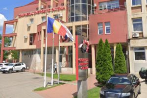 FACIAS: 1500 de angajaţi de la Complexul Energetic Oltenia riscă să fie concediaţi, în timp ce directorii şi-au majorat indemnizaţiile cu 37%