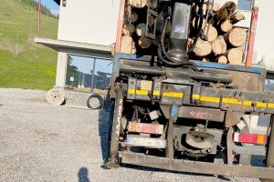 Transporturi ilegale de lemne, descoperite de poliţişti: 68 de curse „fantomă” făcute de un bărbat din judeţul Satu Mare