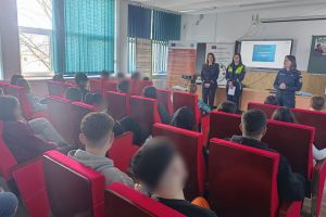 Activităţi de promovare a profesiei de poliţist în mai multe unităţi de învăţământ din judeţul Teleorman