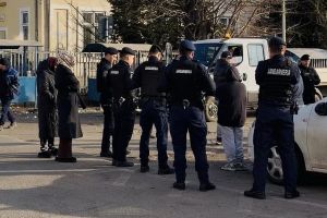 Zona de flori din preajma Vivariului, desfiinţată de Primărie sub supravegherea jandarmilor