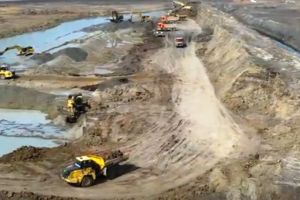 VIDEO Noi imagini de pe şantierul Autostrăzii A7 Focşani – Bacău: lotul Răcăciuni – Bacău a depăşit 70% execuţie