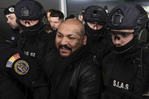 Dani Mocanu şi fratele său, aduşi în România sub escorta mascaţilor. Ajung la puşcărie pentru tentativă de omor (FOTO)