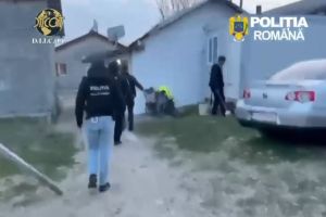Suspecti de trafic de persoane si proxenetism, retinuti de procurorii DIIUCOT