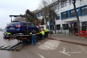 FOTO Fără milă pentru cei care ignoră bunul simţ! Peste 20 de poliţişti locali au patrulat în zonele aglomerate ale Botoşaniului