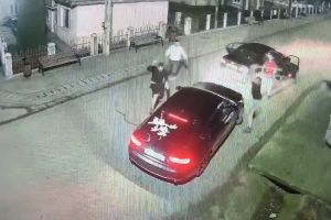 Cei patru fraţi din Botoşani care au atacat o maşină cu bâtele, lăsaţi în libertate. Decizia luată de judecători