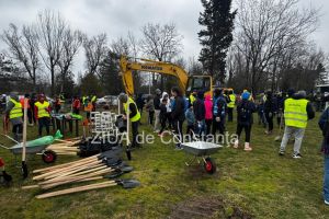 FOTO+VIDEO: Noi copaci plantati la Palatul Copiilor Constanta. Catalin Filisan - Nu ne sperie vremea. Avem nevoie de apa la plantare