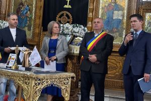 Motru: Au fost premiaţi câştigătorii Salonului de Pictură „ARTE MICI”