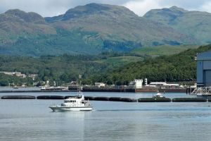 O româncă şi un iranian, arestaţi după ce au încercat să intre într-o bază cu submarine nucleare, în Marea Britanie