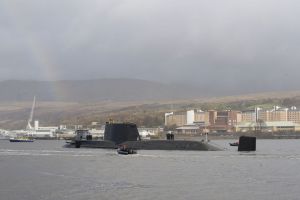 O romanca si un cetatean iranian, inculpati dupa tentativa de patrundere intr-o baza navala nucleara din Marea Britanie