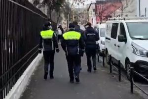 VIDEO Poliţiştii braşoveni, acţiuni de prevenţie în zona Școlii Nr. 11 din Braşov