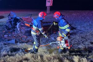Tragedie rutieră pe DN 2! O persoană a murit şi alte două au fost rănite după impactul frontal între două maşini