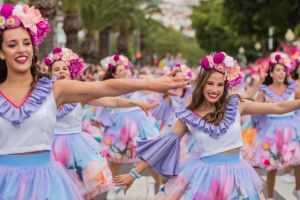 Explozie de culori în Atlantic. Festivalul Florilor din Madeira revine în 2026 cu două parade spectaculoase