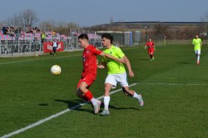 Rezultate diferite pentru echipele bihorene în Liga 3: înfrângere pentru Crişul, victorie dramatică pentru Lotus, succes la „masa verde” pentru Beiuş