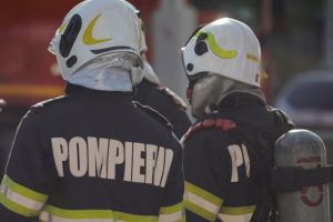 Răzbunare crudă în Satu Mare! A dat foc casei vecinilor şi s-a uitat cum arde!