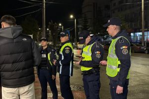 FOTO Razii de amploare, noaptea trecută, la Botoşani! Zeci de localuri controlate şi peste o mie de persoane verificate