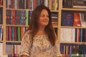 De la pietrele adunate în copilărie la terapia cu cranii de cristal – povestea Medei Diana Voicu