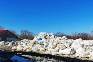FOTO: Nereguli grave la un operator din Slobozia Ciorăşti! Amendă de 200.000 de lei pentru activităţi ilegale cu deşeuri periculoase