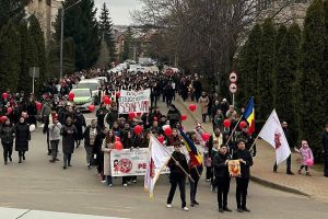 Marşul pentru Viaţă – Comăneşti, un drum al solidarităţii
