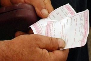 Revoltă în rândul pensionarilor: „Ni se ia din pensie pentru CASS la coasigurat şi impozit! Unde se opreşte abuzul?”