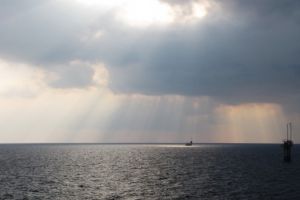 Iranul ameninta ca va inchide complet Stramtoarea Ormuz daca SUA ataca instalatiile energetice iraniene