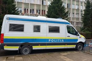 Reţinut după ce şi-a ameninţat soţia prin telefon