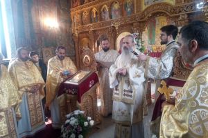 FOTO ÎPS Teofan a fost, astăzi, în mijlocul credincioşilor din Dorobanţi