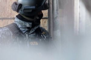 DESCINDERI în forţă. Evazionişti, CĂLCAȚI de mascaţi