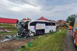 Accident grav în judeţul Argeş. Autocar cu pasageri implicat
