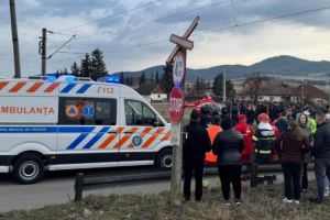 Căruţă lovită de trenul Siculeni – Braşov, în Miercurea Ciuc: Un mort şi 4 răniţi, dintre care 3 minori (FOTO&VIDEO)