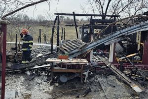 FOTO Incendiu într-o comună din Botoşani! Vecinii au dat alarma