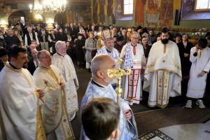 Mitropolitul Laurenţiu, slujbă în cea mai veche biserică din Sibiu: mesaj puternic despre lupta cu răul