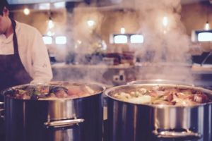 U.M. 02003 Constanta angajeaza bucatar! Cine poate participa la concurs