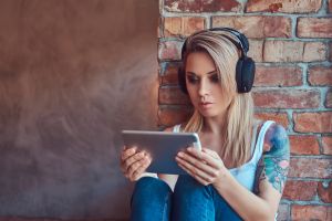 Copiii, în pericol online în România: 6 din 10 au primit mesaje sexuale