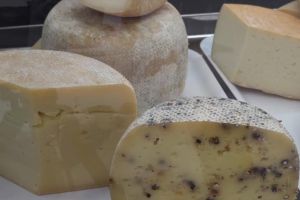 Un bărbat care a muncit 25 de ani în Italia şi-a folosit experienţa pentru o fabrică artizanală de procesare a laptelui la Făgăraş