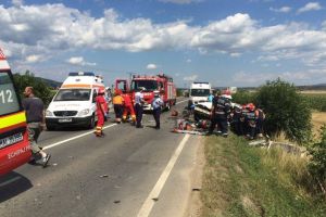UPDATE: Accident rutier pe DN 74, lângă Presaca Ampoiului: Coliziune între două autoturisme, după o depăşire neregulamentară