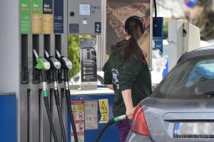 Decizia Guvernului privind preţurile motorinei şi benzinei: se declară criză pe piaţa carburanţilor, cu plafonare de adaosuri şi alte măsuri