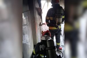 Incendiu într-un bloc din Oradea: şase persoane intoxicate cu fum, dintre care doi copii. Cum a pornit