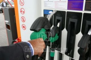 Guvernul limitează adaosul comercial pentru benzină şi motorină, pe întregul lanţ de activitate economică