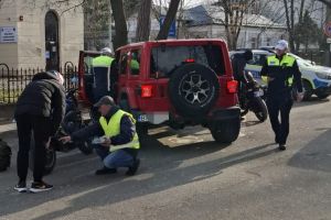 FOTO Poliţiştii din Botoşani, cu ochii pe motociclişti, biciclişti şi pietoni pentru a preveni accidentele rutiere