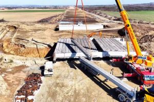 Progres surprinzător pe şantierul autostrăzii Transilvania: peste 400 de muncitori mobilizaţi / video
