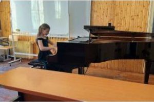 Premiul I, cu punctaj maxim, obţinut de pianista Colţ Monalisa Andreea, elevă a Liceului de Arte „Plugor Sandor” Sf. Gheorghe, la Olimpiada Naţională de Interpretare Instrumentală, faza zonală