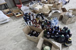 FOTO Doi bărbaţi prinşi de poliţiştii botoşăneni cu sute de litri de alcool